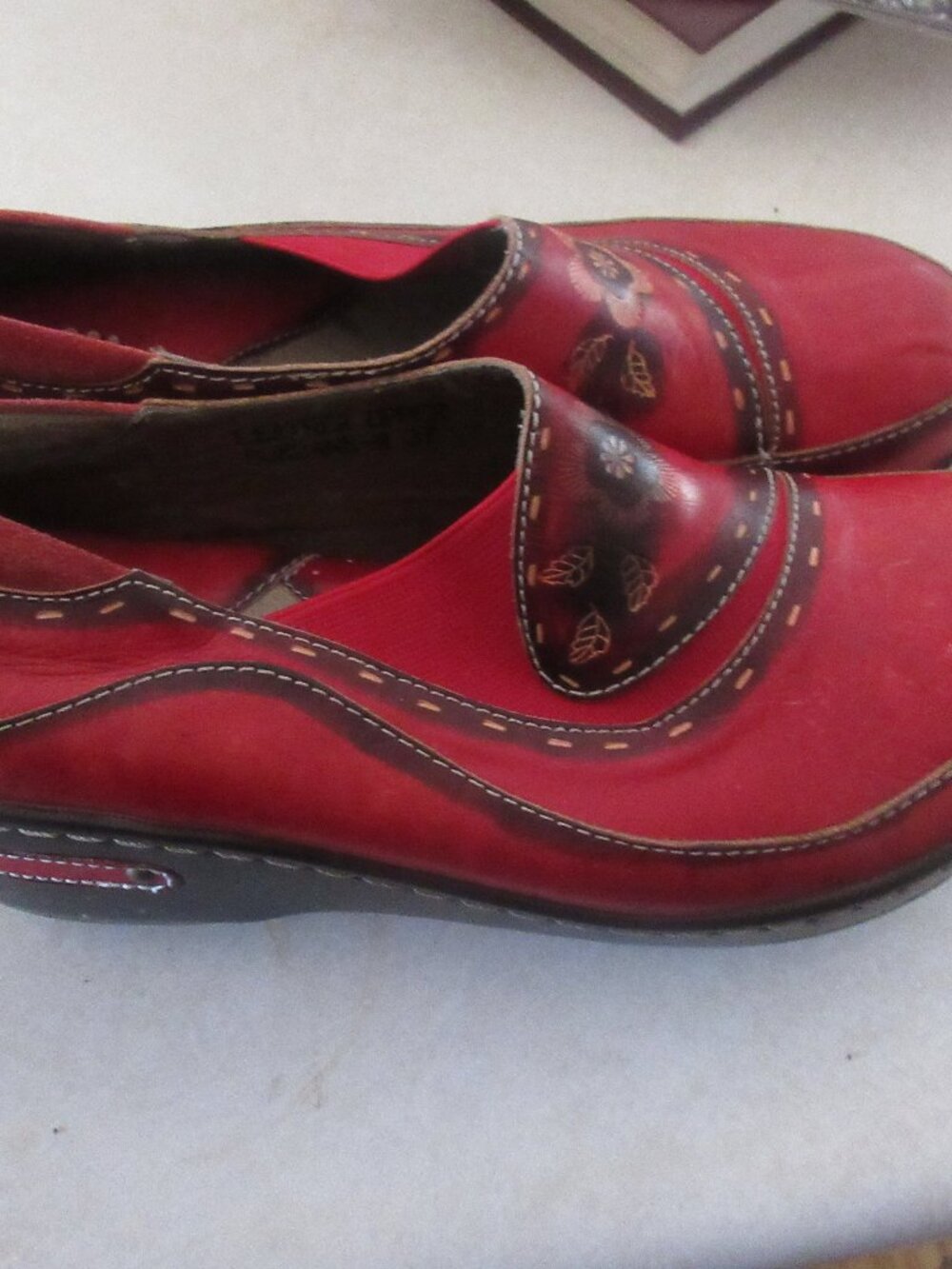 L'Artiste Burbank Red Hand Painted leather Clog 37